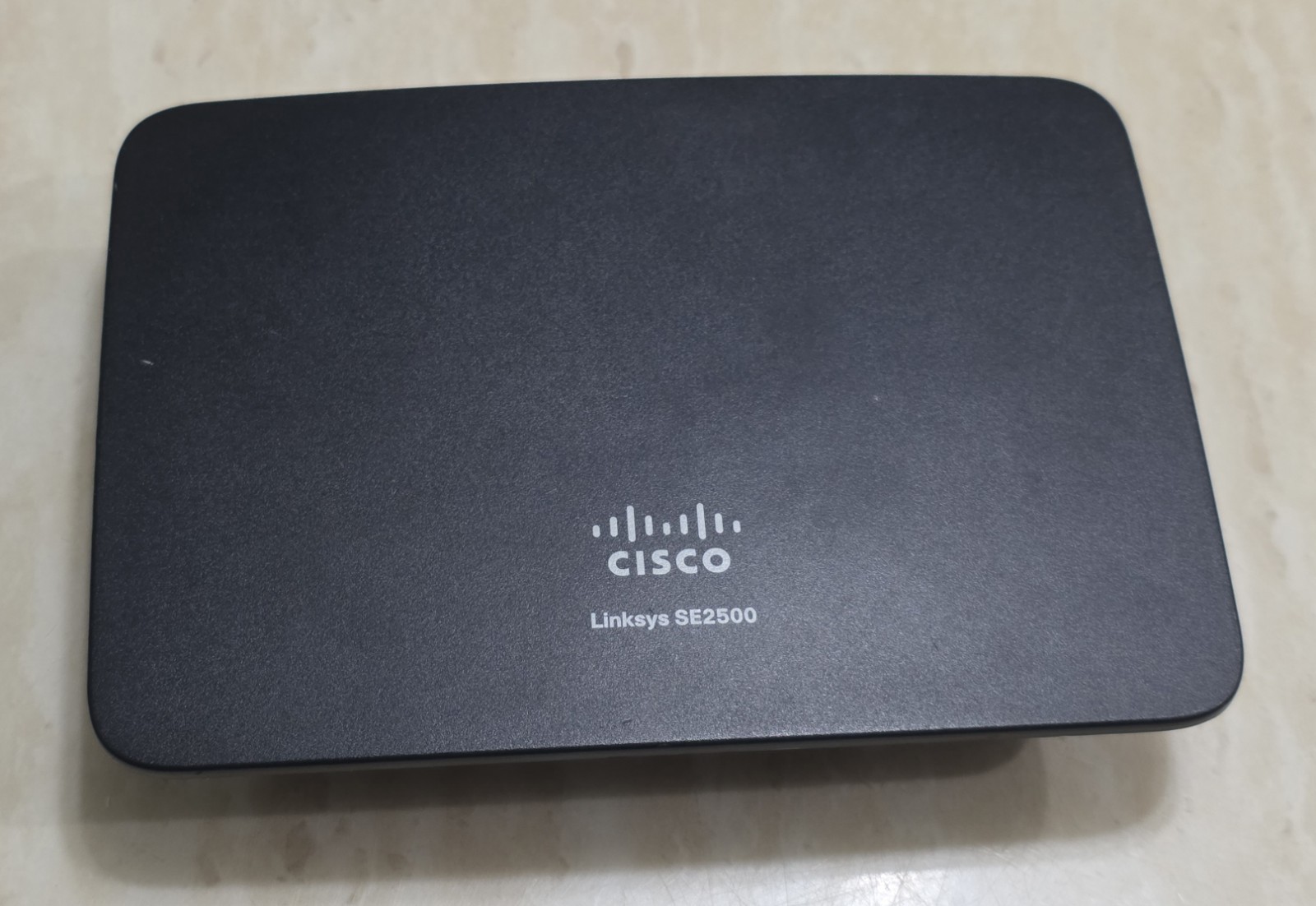 Cisco Linksys SE2500 5-Port Ethernet Switch with Power Adapter