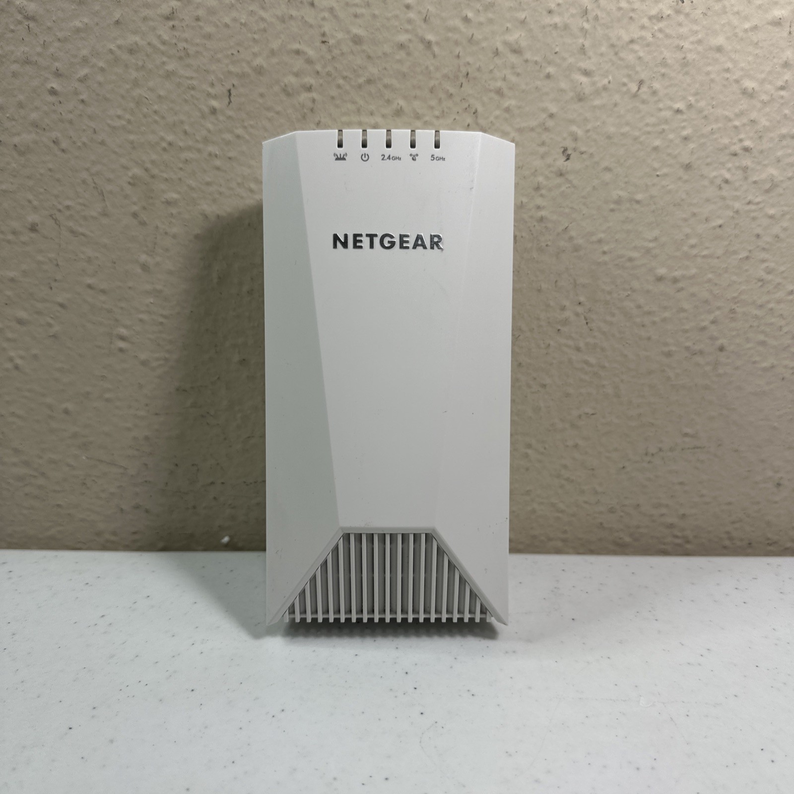 NETGEAR Nighthawk X4S EX7500 Tri-Band WiFi Range Extender White 2.4/5GHz