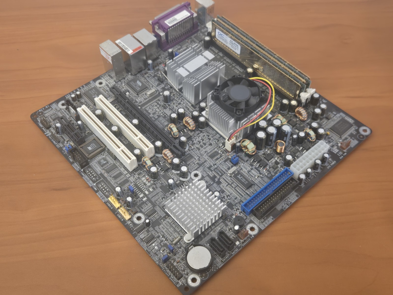 Unbranded Micro-ATX Motherboard UNTESTED, + x2 OCZ RAM / CPU