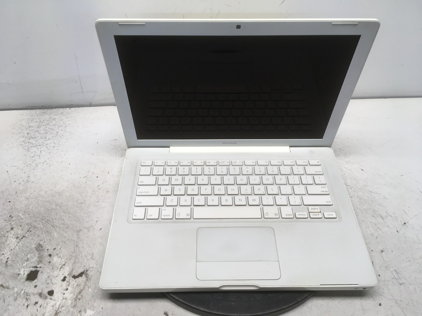 Apple MacBook A1181 Intel Core 2 Duo T7200 2.0 GHz 2 GB NO HDD No Batt