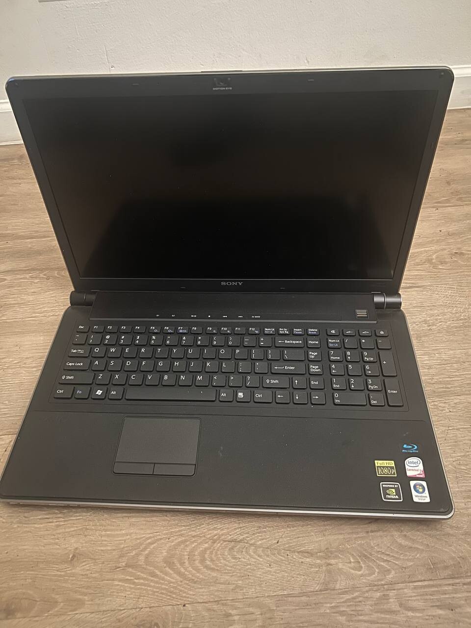 RARE Sony VIAO LAPTOP - VGN-AW290 18.4" / BLU-RAY/ Win 10
