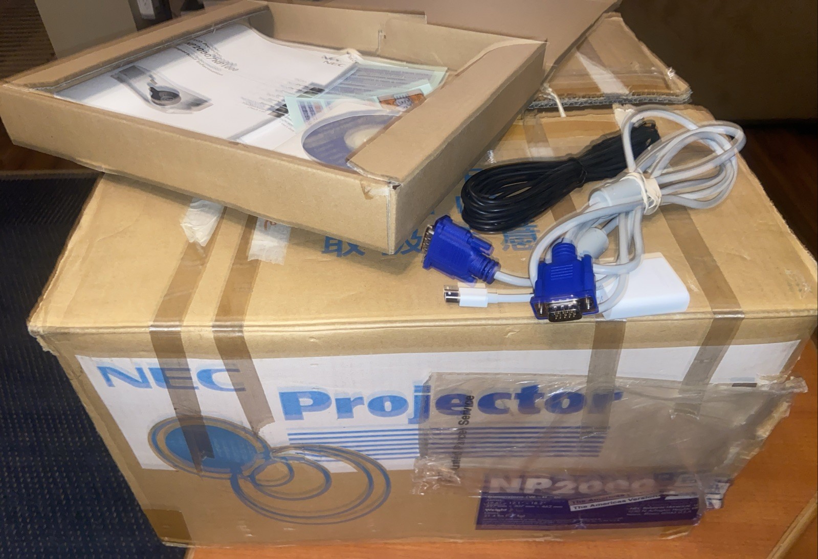 NEC NP2000 3LCD Projector 4000 Lumens. Mint Cond.  Lamp 94%. 124 Lamp Hours Used