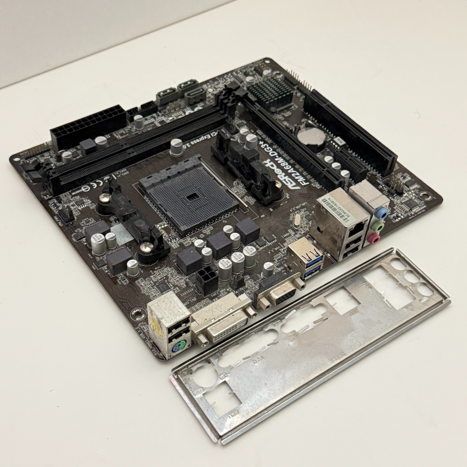 ASRock FM2A68M-DG3+ FM2+/FM2 Micro ATX DDR3 Motherboard w/ IO Shield
