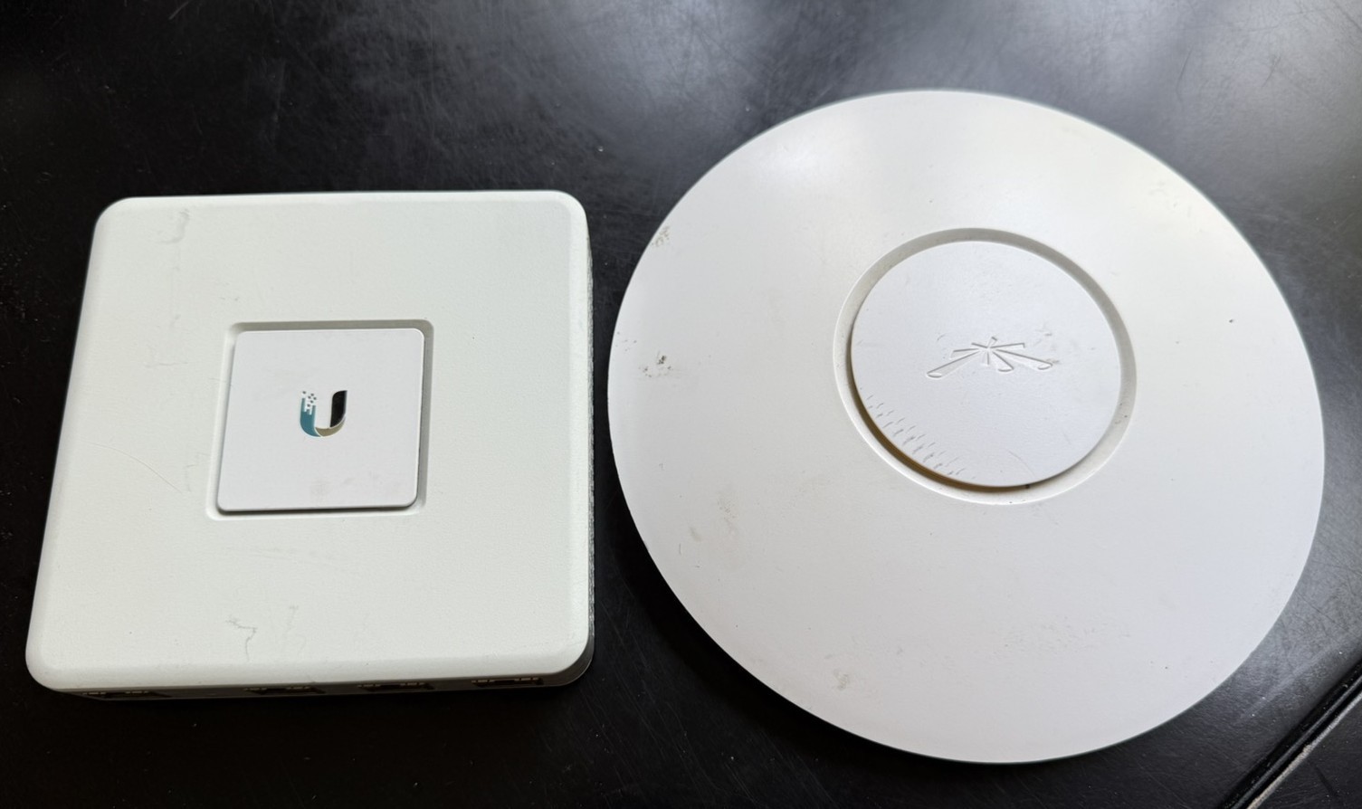 Ubiquiti UniFi AP Pro UAP-PRO Wireless Access Point and  Security Gateway USG