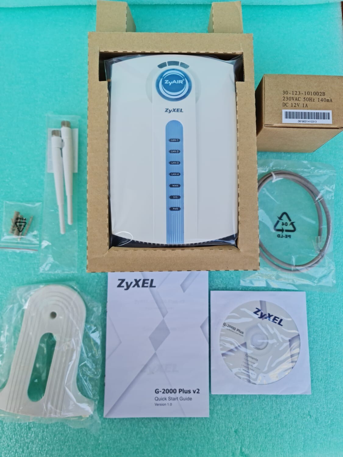 RARE NOS ZyXEL G-2000 Plus Wireless Router 802.11g Vintage NEW OPEN BOX 4-Port