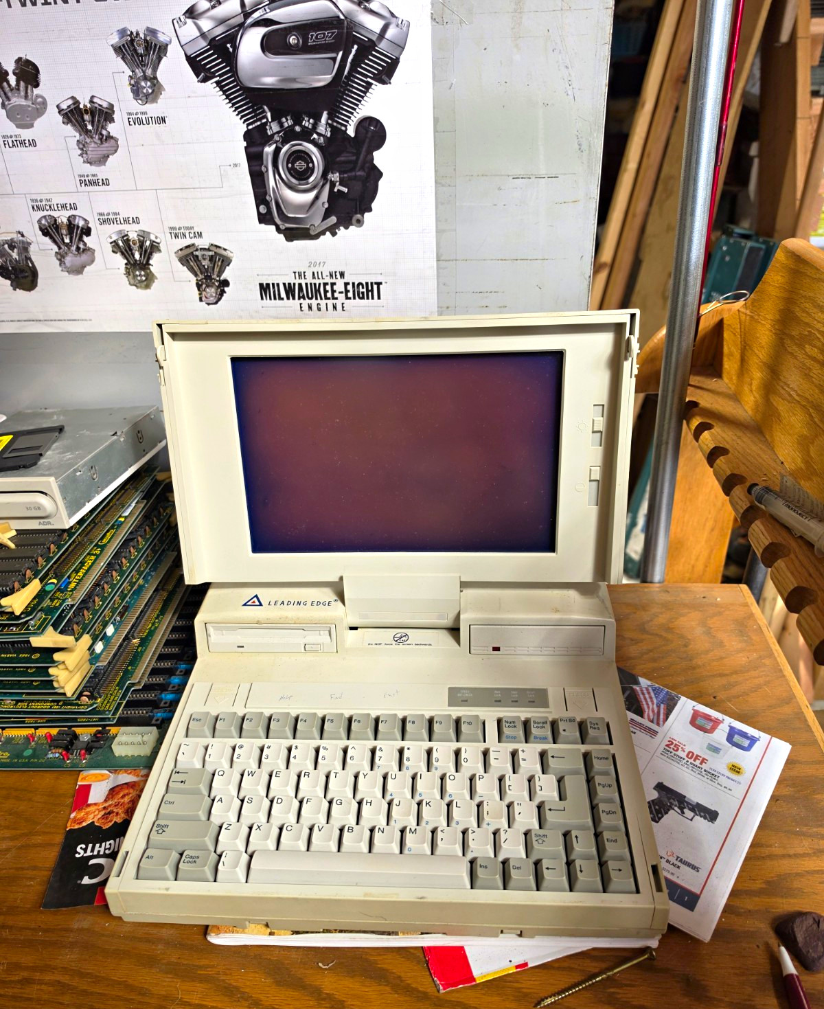 Leading Edge DC-8212 Vintage Laptop Computer MPN DC-8212 Model DC-8212
