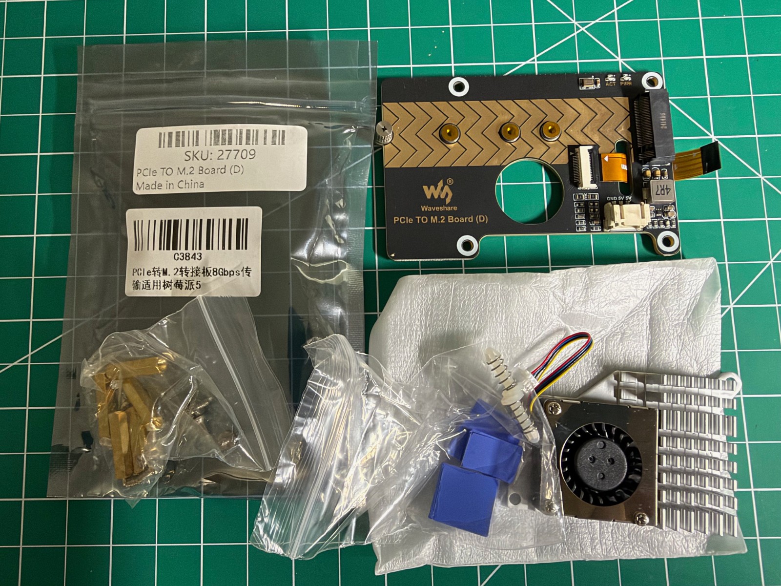 Waveshare PCIe To M.2 Adapter Board D for NVMe Protocol M.2 SSD for RPI + Cooler