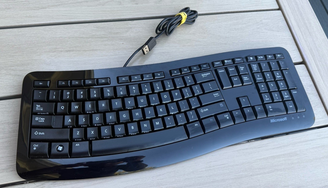 Microsoft Comfort Curve Keyboard 3000 Wired USB Ergonomic - Tested & Working