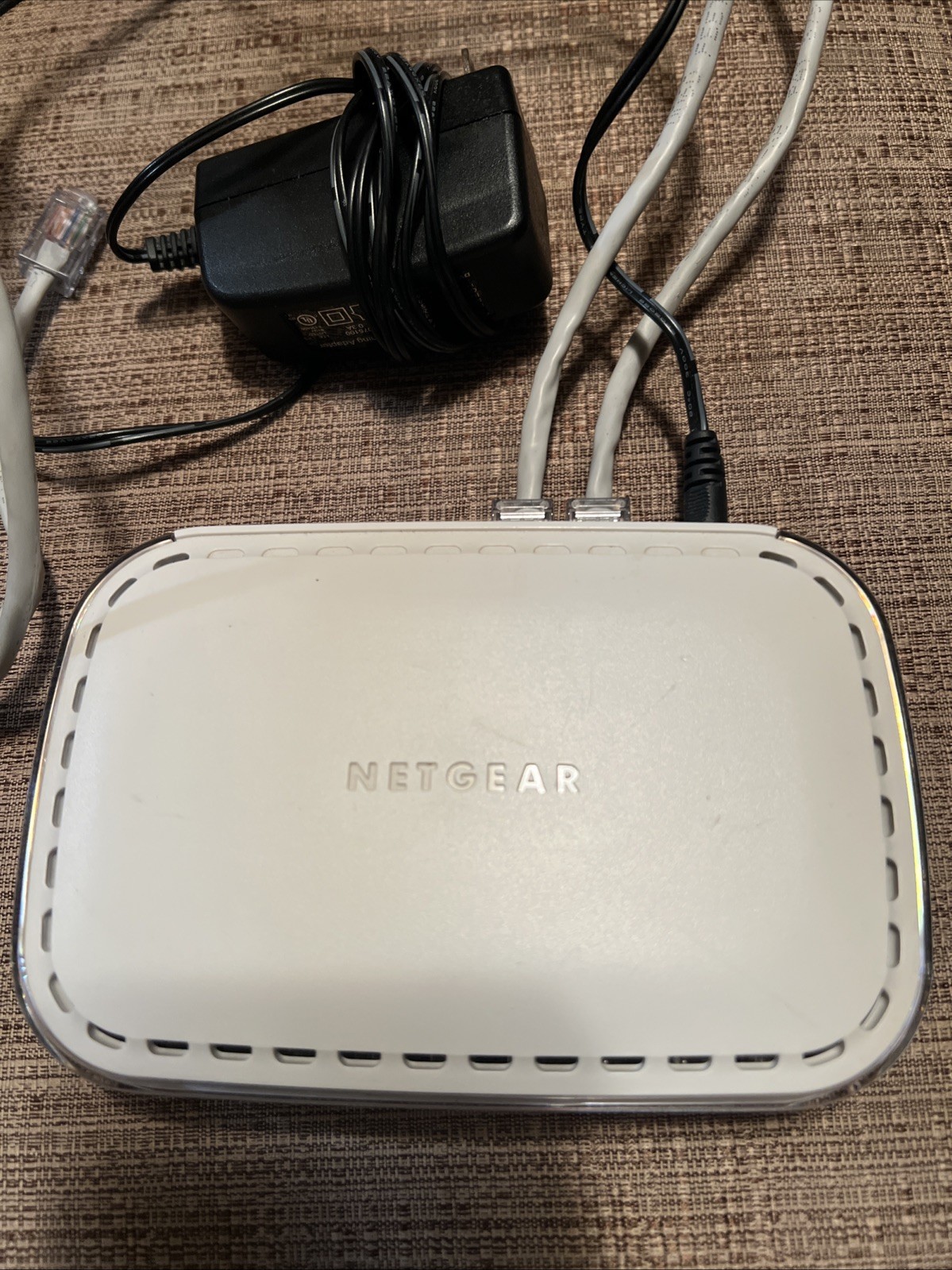 NetGear FS605 V3 5-Port External Switch 10/100 Mbps with power supply