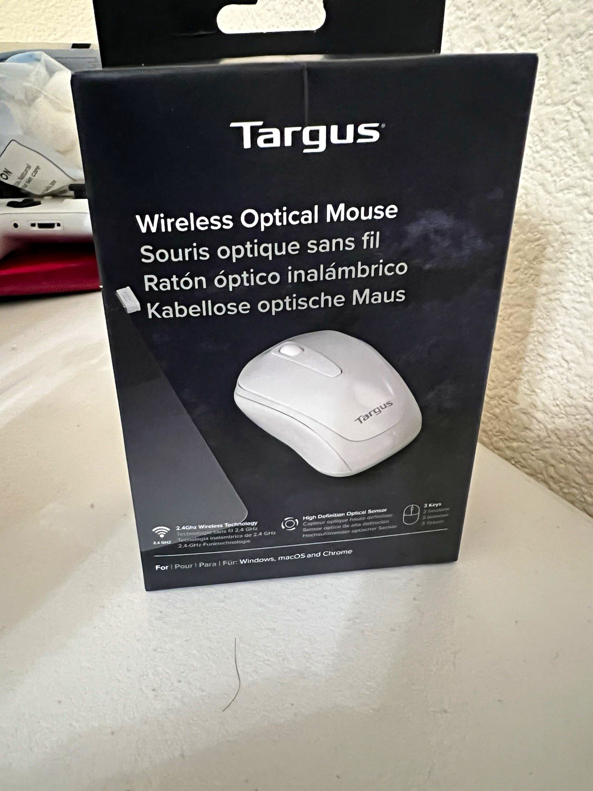 Targus Wireless Optical Mouse 1600 DPI 3-Button Scroll Wheel White AMW600