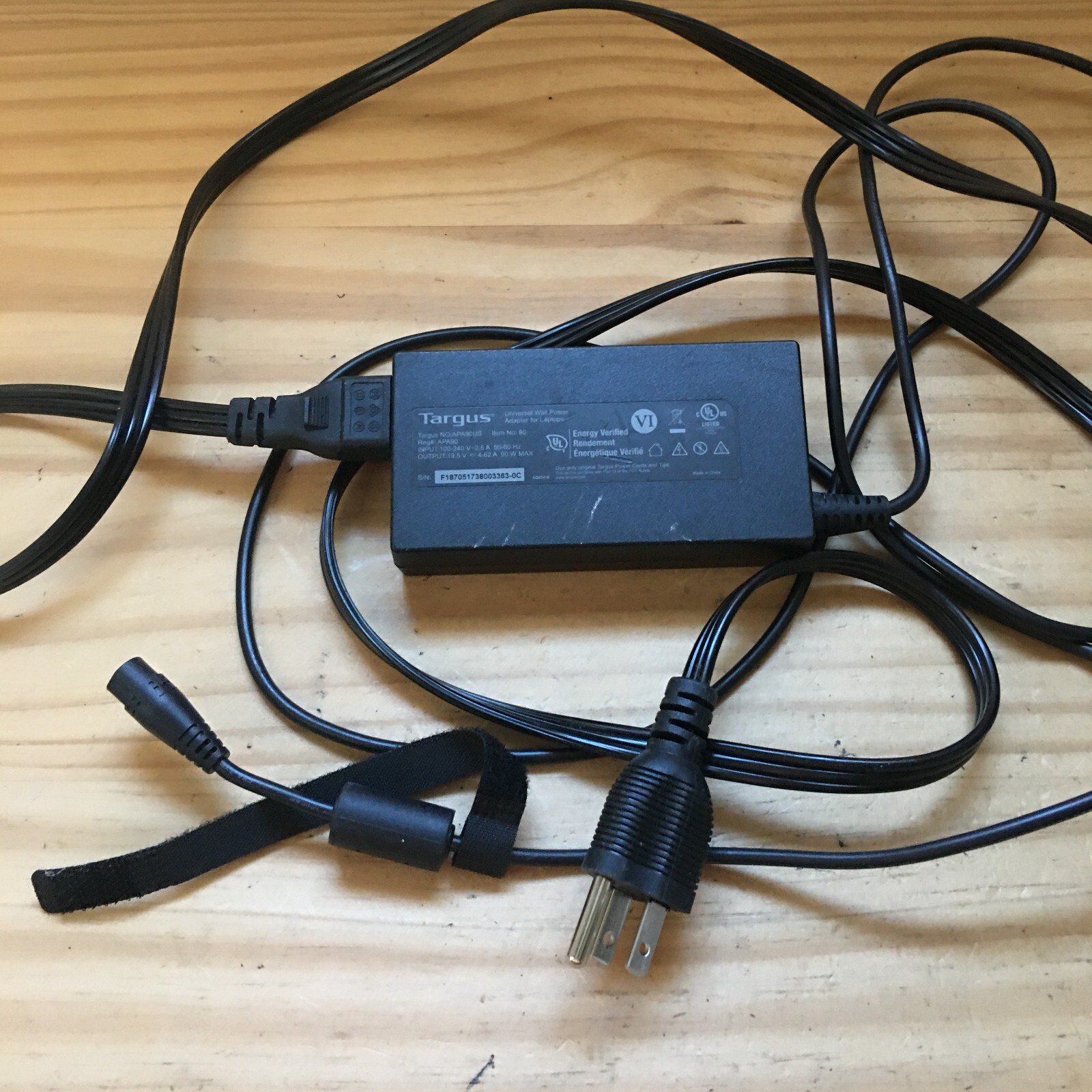 Targus Universal Walt Power Adapter for Laptops No: APA90US 19.5V 90W No tips