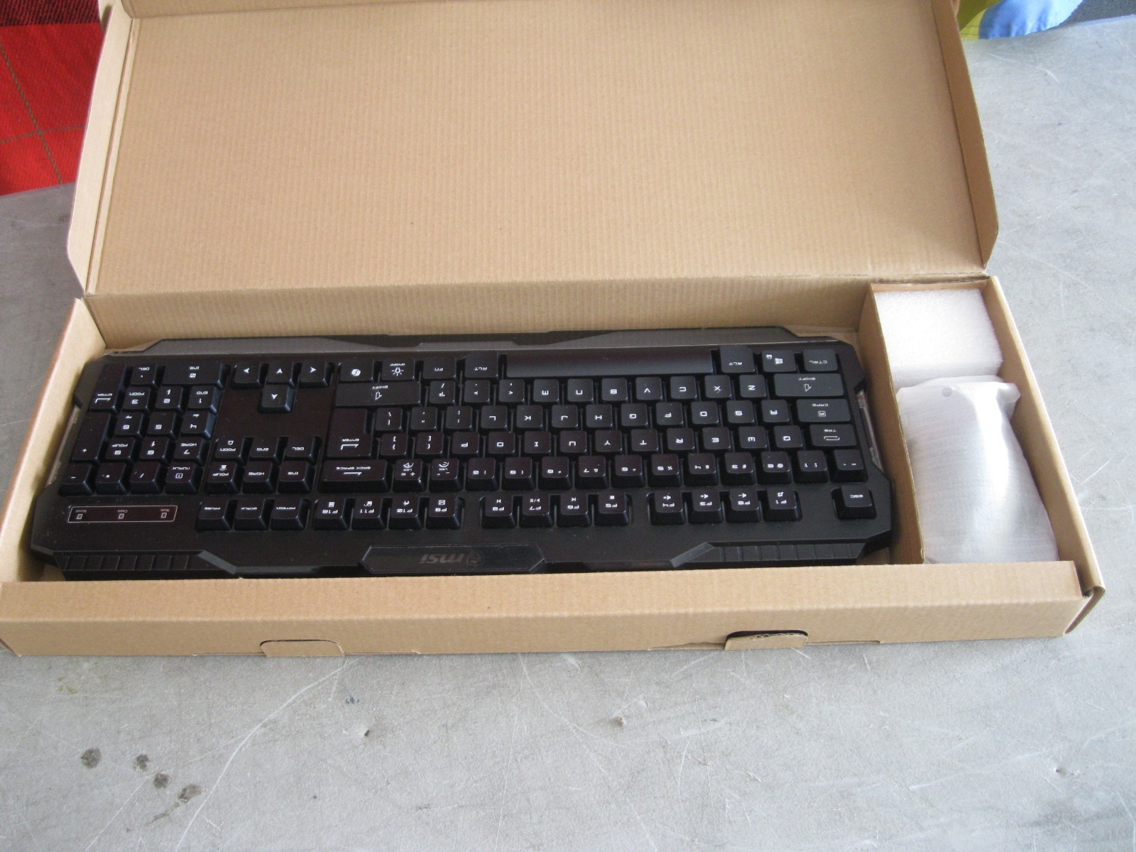 New in Box--MSI COMBO US K322 Gaming Wired Keyboard and M321 Mouse