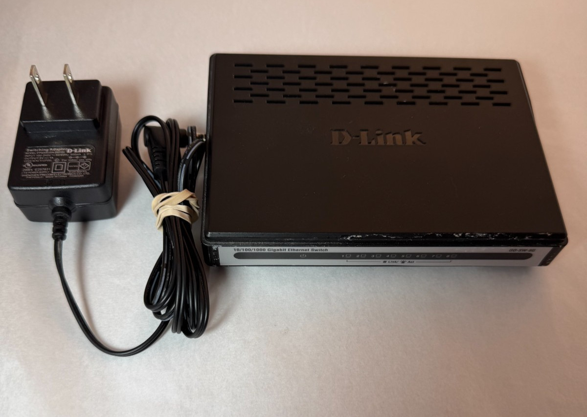 D-LINK G0-SW-8G 8 PORT Gigabit Ethernet Switch - Used
