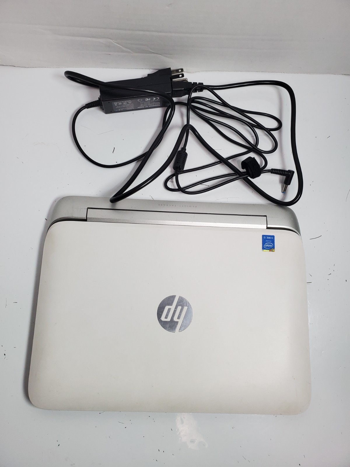 HP Split x2 13.3” Touchscreen Intel Core i3-4012Y / 4GB RAM - DEAD BATTERY