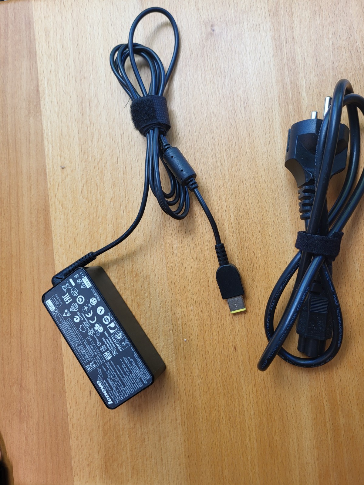 Adapter Lenovo 20v/45w/2.25A Power Supply Model ADLX45NLC3A
