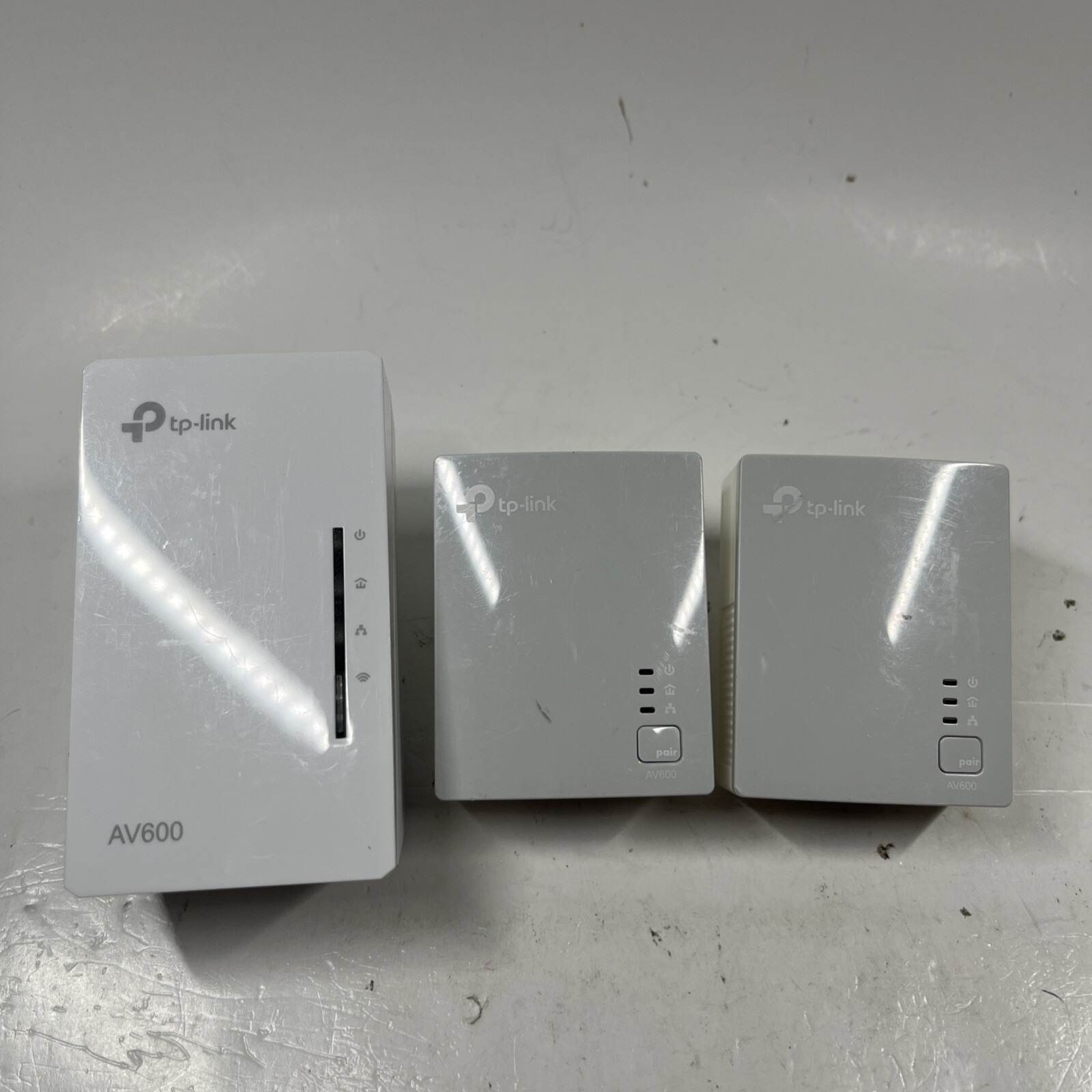 TP-Link TL-WPA4220KIT AV600 300Mbps Powerline Ethernet Adapter Starter KIT