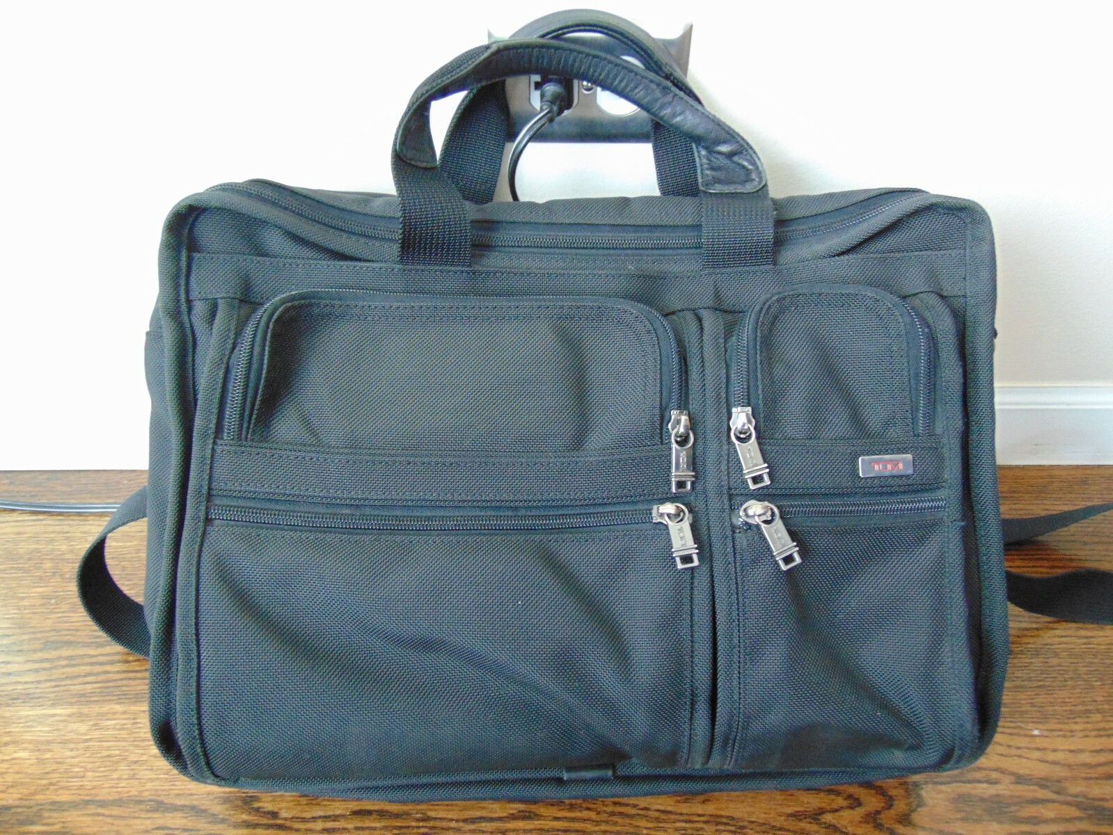 TUMI ALPHA BRIEFCASE EXPANDABLE 
