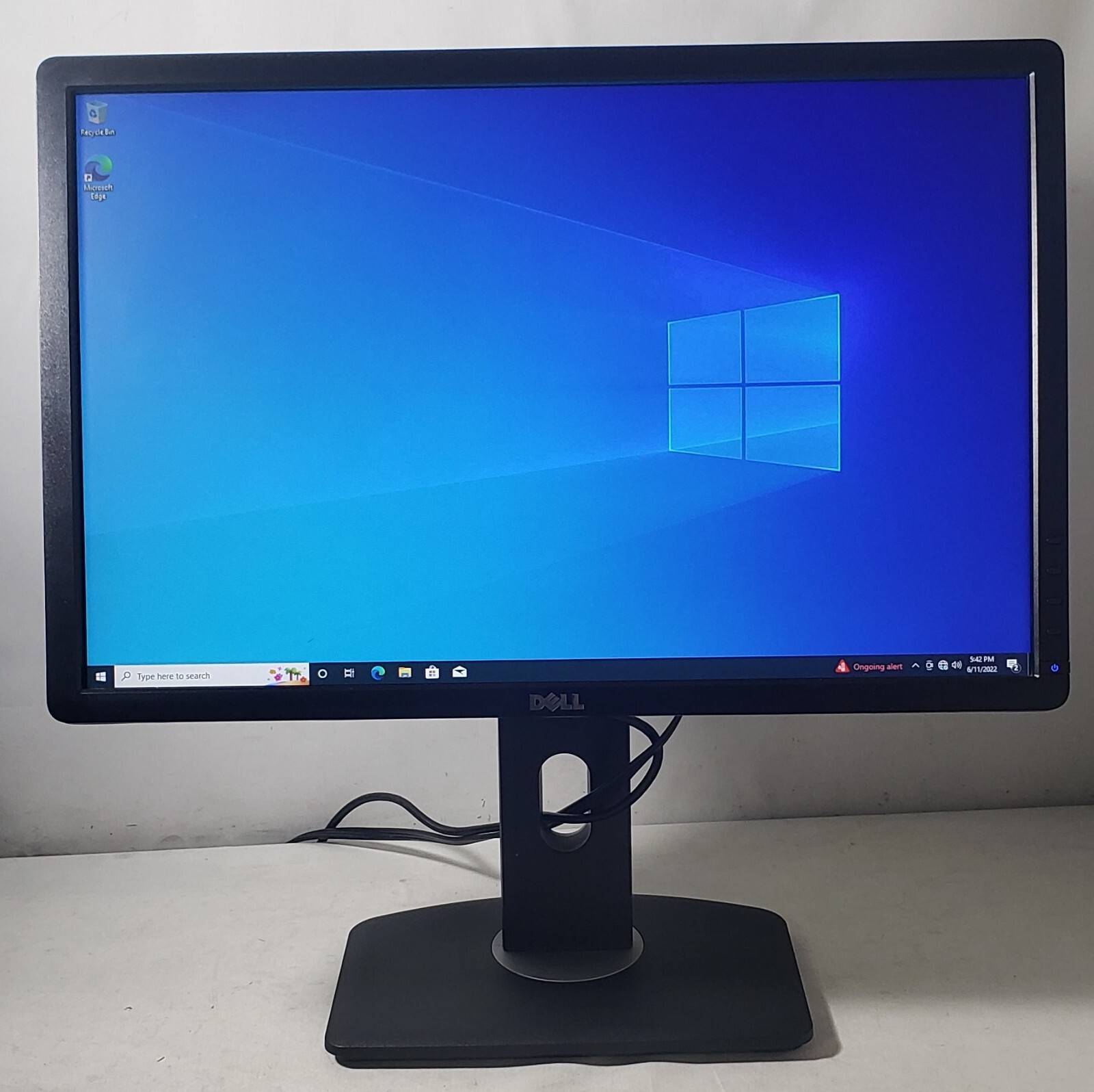 Dell P2213F 22'' Widescreen Flat Panel LCD Professional Monitor