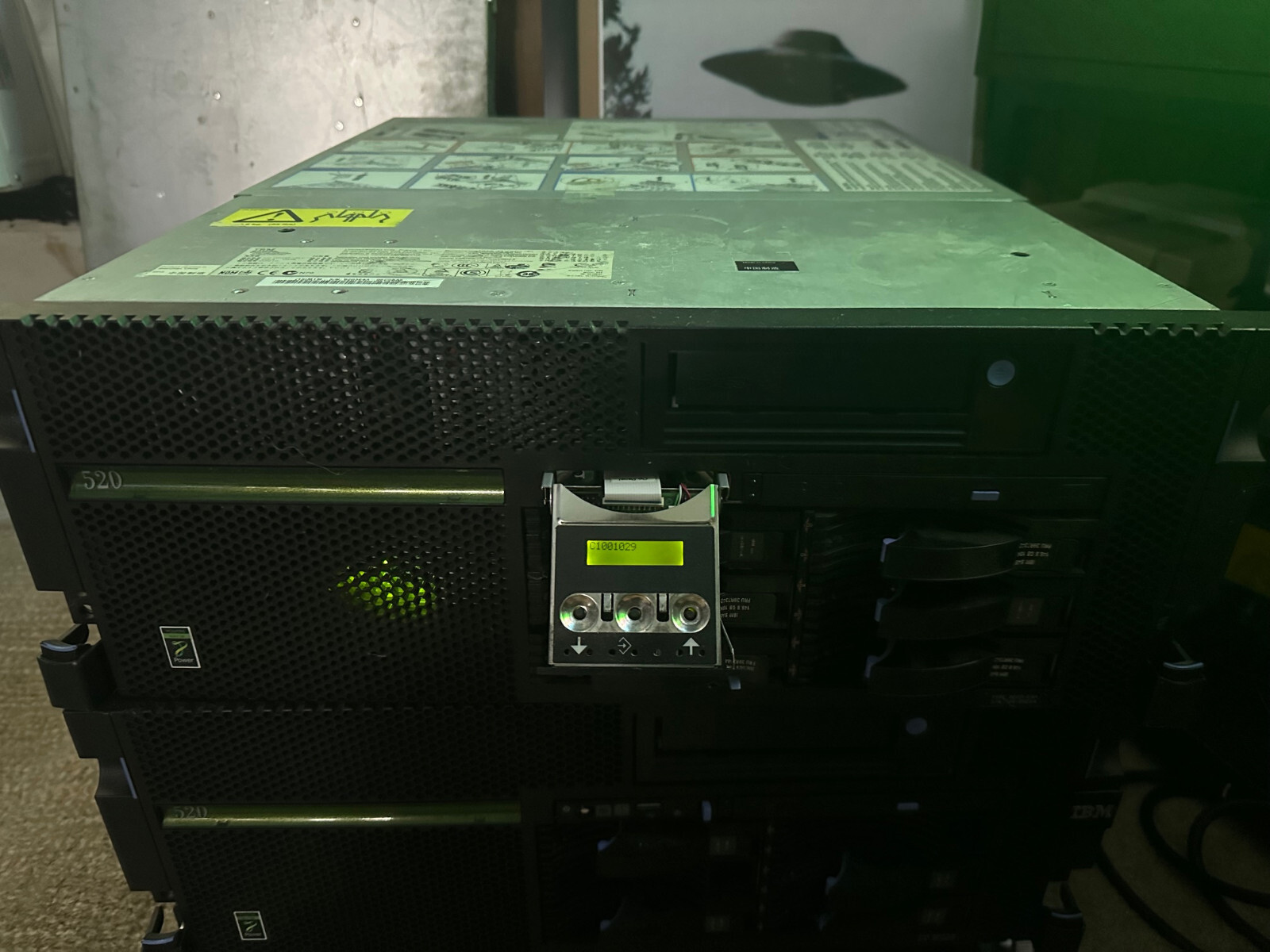 ibm power 520 server, 8203-E4A, single processor, 2 gb Ram, 1025gb HDD's