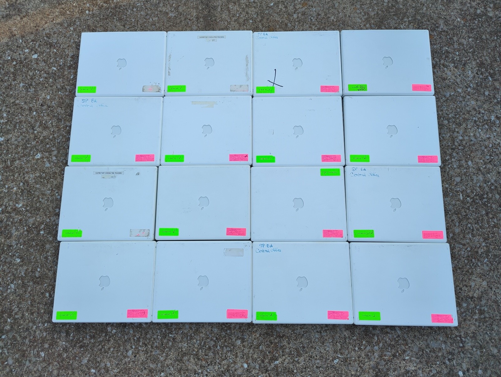 HUGE Lot of 16 Apple A1007 iBooks Macintosh Computers Laptops for Parts Vintage