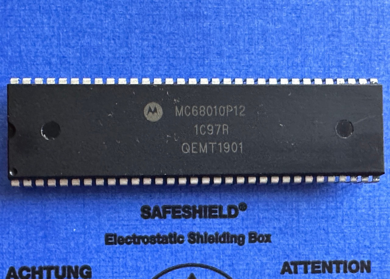 CPU MC68000P12 CERAMIC GOLD / Commodore CD 1000 / CDTV,A500 /A2000...