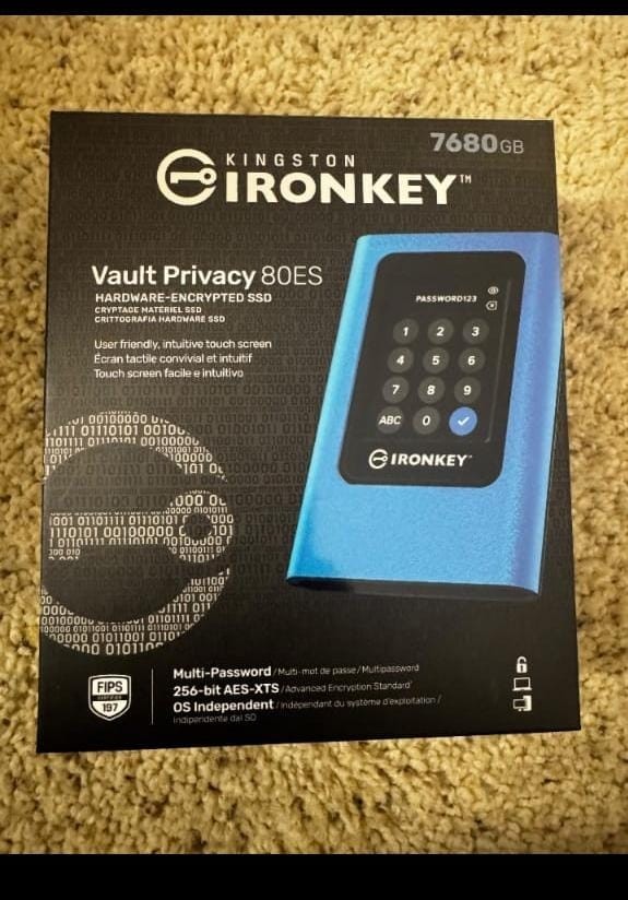 Kingston Technology IronKey Vault Privacy 80 - 7680GB SSD - Blue