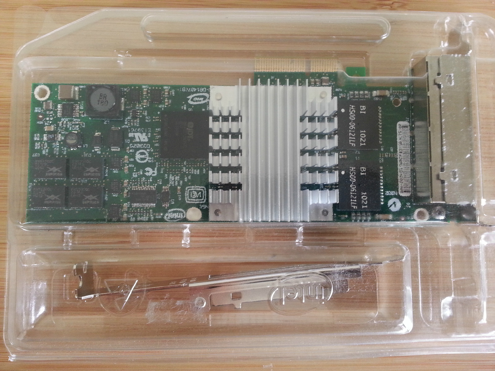 New Intel PRO/1000 PT Quad Port LP & FH  Server Adapter EXPI9404PTLBLK 