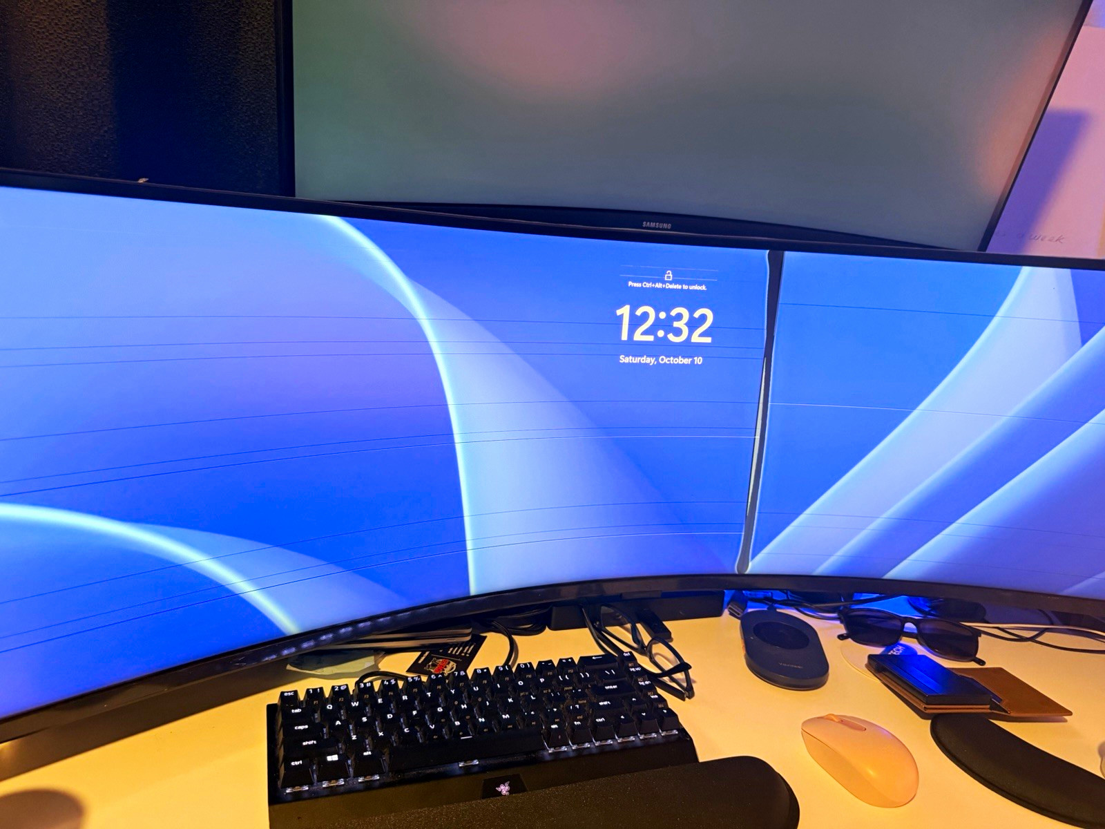 Samsung Odyssey G9 Curved Ultrawide Monitor 32:9 50 in+ Black Screen Lines