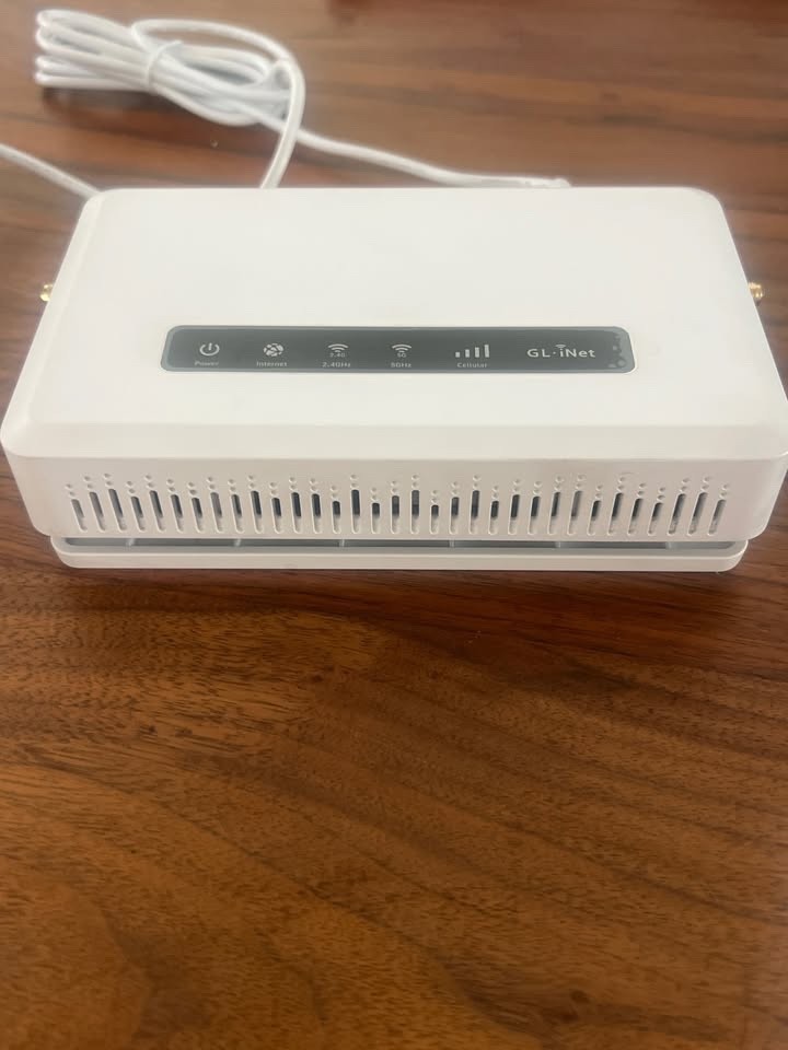 GL.iNet Spitz AX 2.5 Gbps Cellular Gateway Router - White (GL-X3000)
