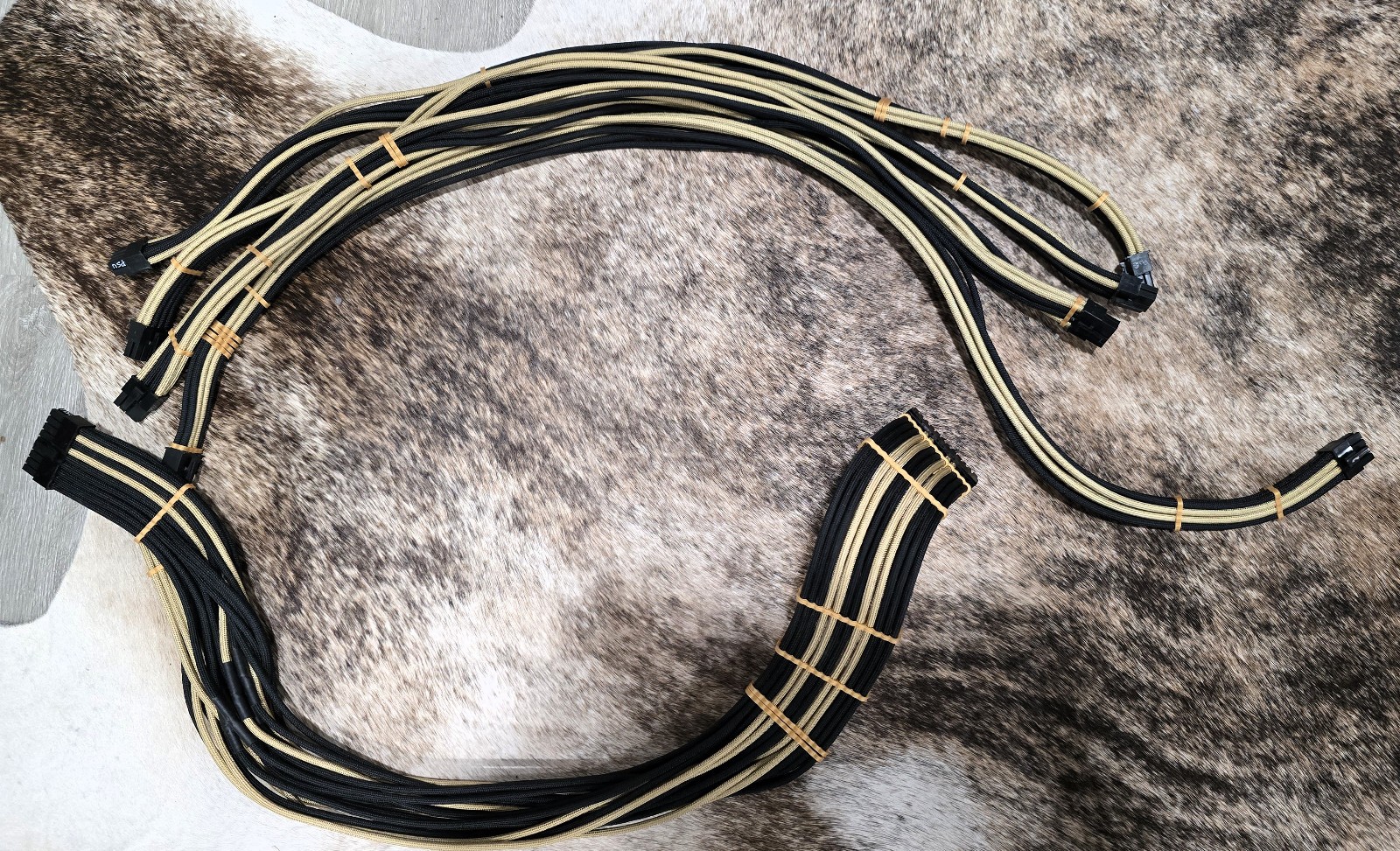 Mechcables Custom Cables for PC - 5 count (motherboard, 3x PCIE, CPU) Gold/Black