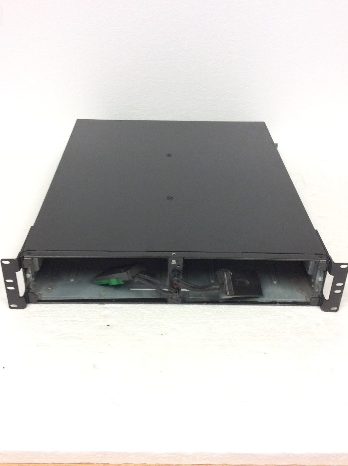 APC SRT72BP 2U Extended Battery Backup w/ Rack Ears, No Batteries, 