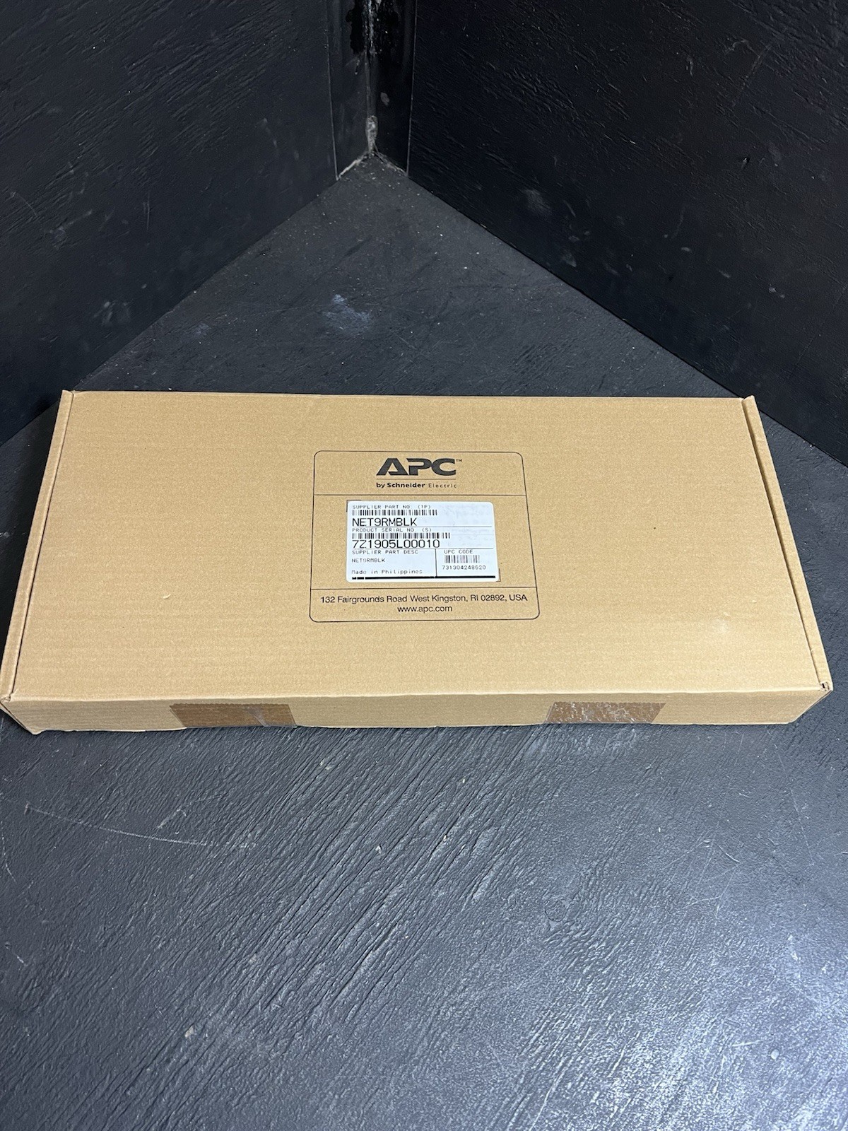 APC SurgeArrest Rackmount NET9RMBLK 120V 15A Power Distribution Unit