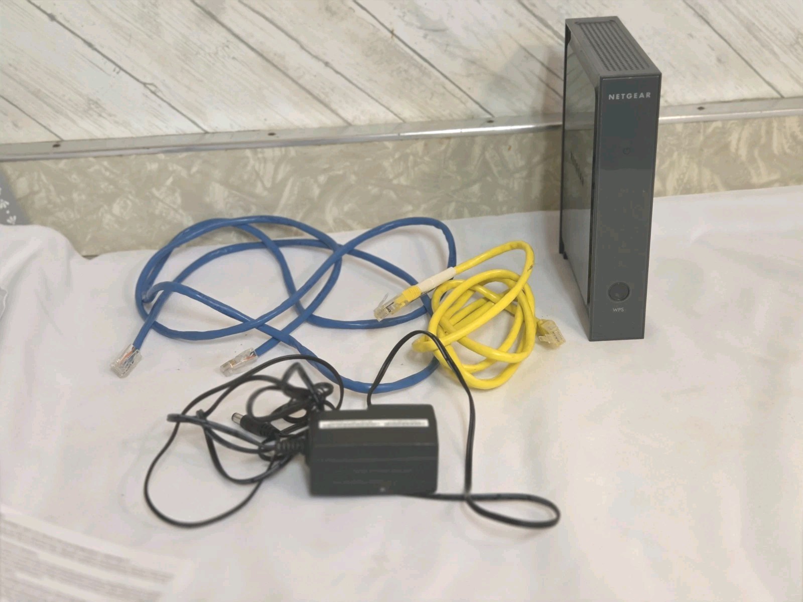Netgear N300 Wireless Router WNR 2000v.4 / 2.4GHz Wi-Fi band 5 fast Ethernet
