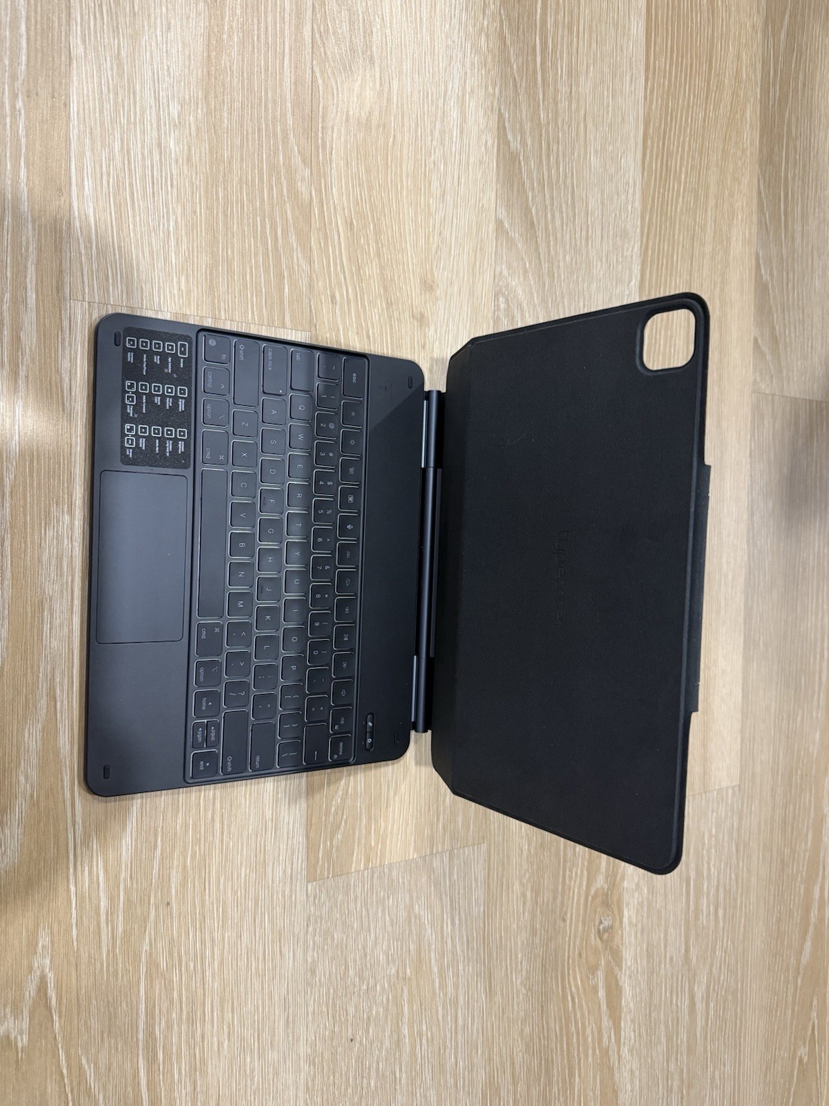 Ipad Type Case Edge Keyboard Case Model: KB206–129 ￼