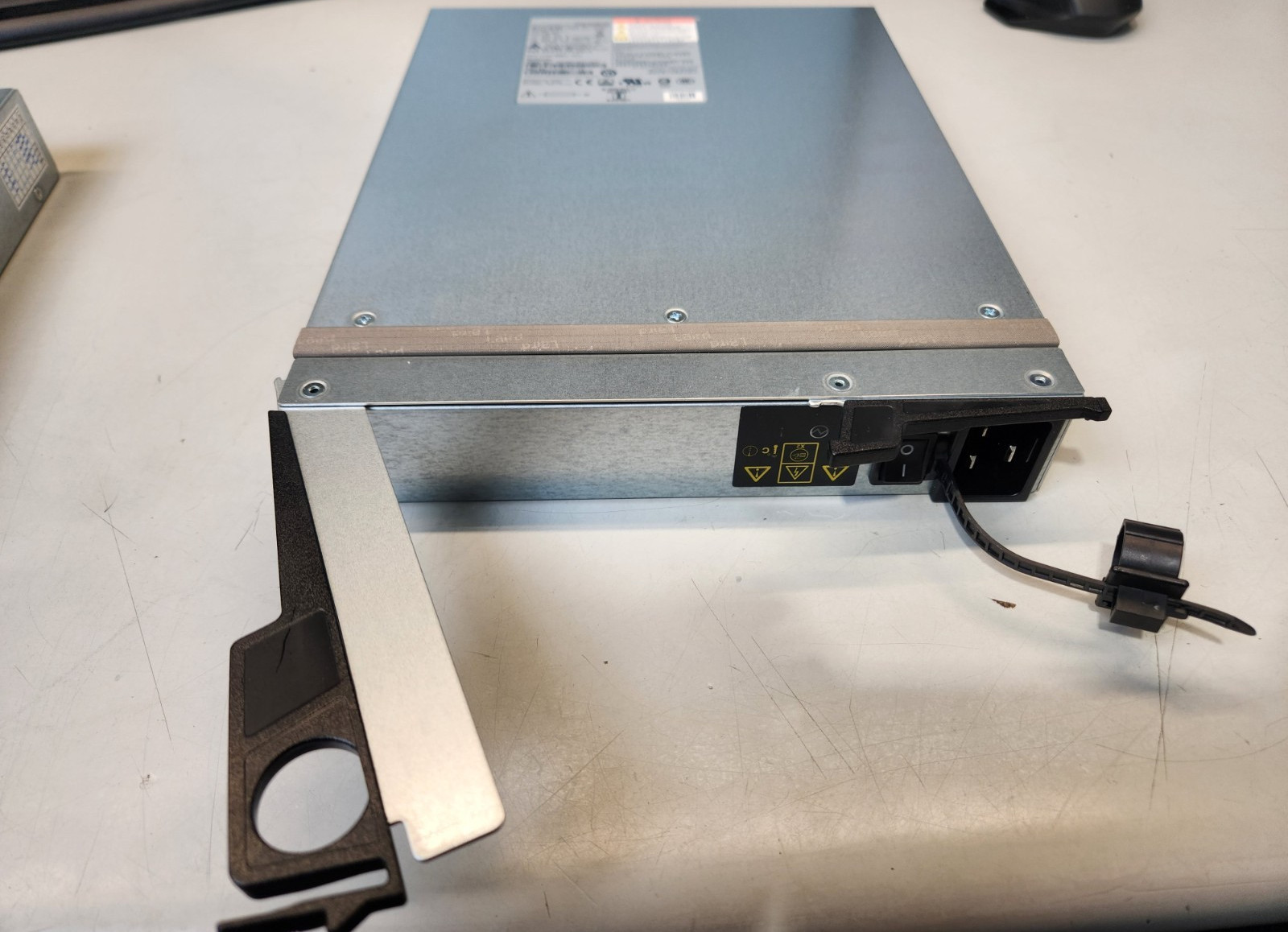 NETAPP 2325-Watts PSU DELTA 114-00176 TDPS-2325AB