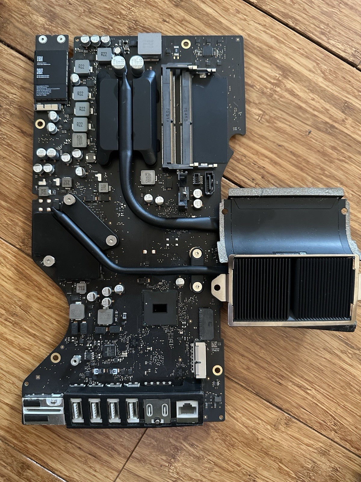 Apple iMac 21.5” LOGIC BOARD  A1418 4K Mid 2017 3.0GHz i5-7400, RADEON PRO 555