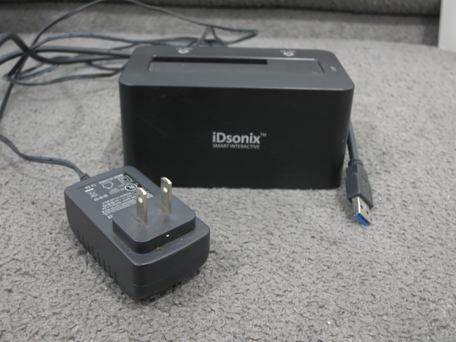 IDsonix Super Speed USB3.0 2.5" & 3.5" Hard Drive Docking Station IDD-U3102