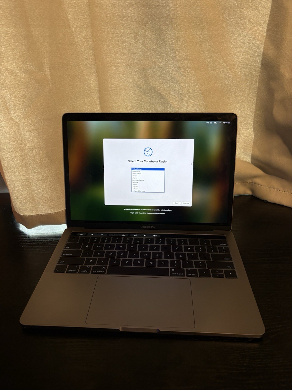 2019 Apple MacBook Pro 13.3” w Intel Core I5 500gb SSD Touchbar