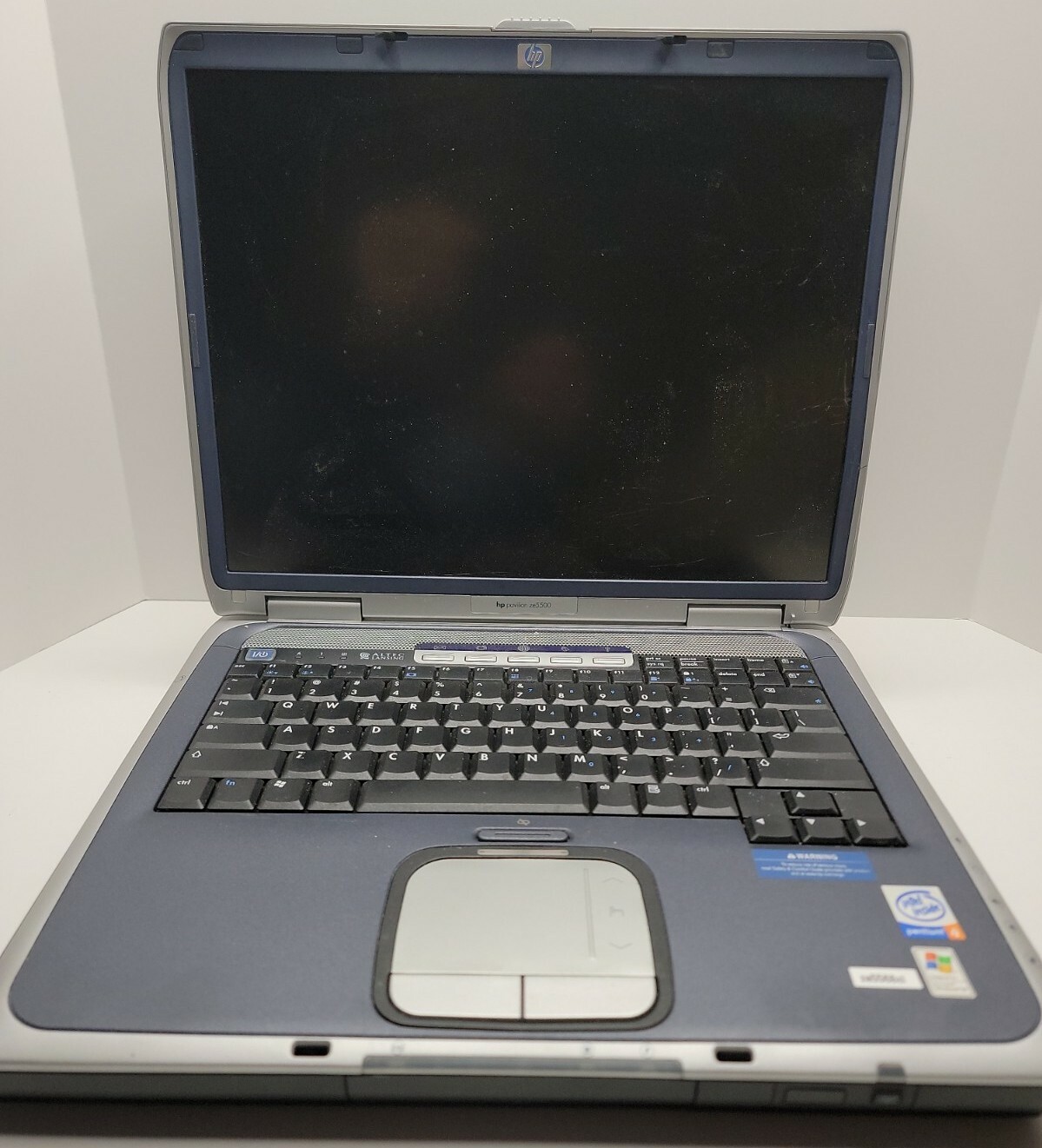 HP Pavilion ZE5500 Compaq Laptop With OEM AC Adapter.