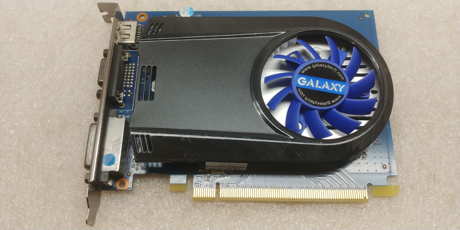 Galaxy GeForce 210 1 GB GDDR2 PCI Express 2.0 DVI/HDMI/VGA Graphics Card FR SHP