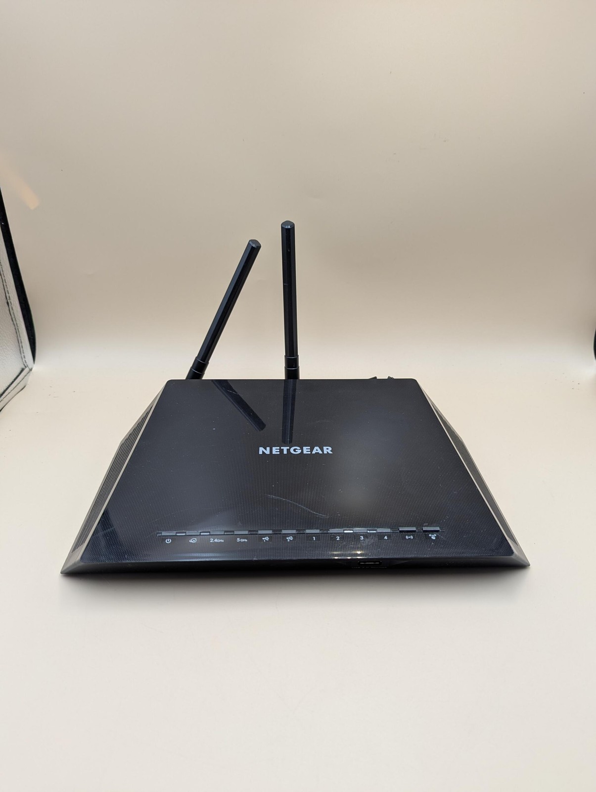 NETGEAR AC1900 Dual Band WiFi Gigabit Router (R6400). Compatible with Amazon