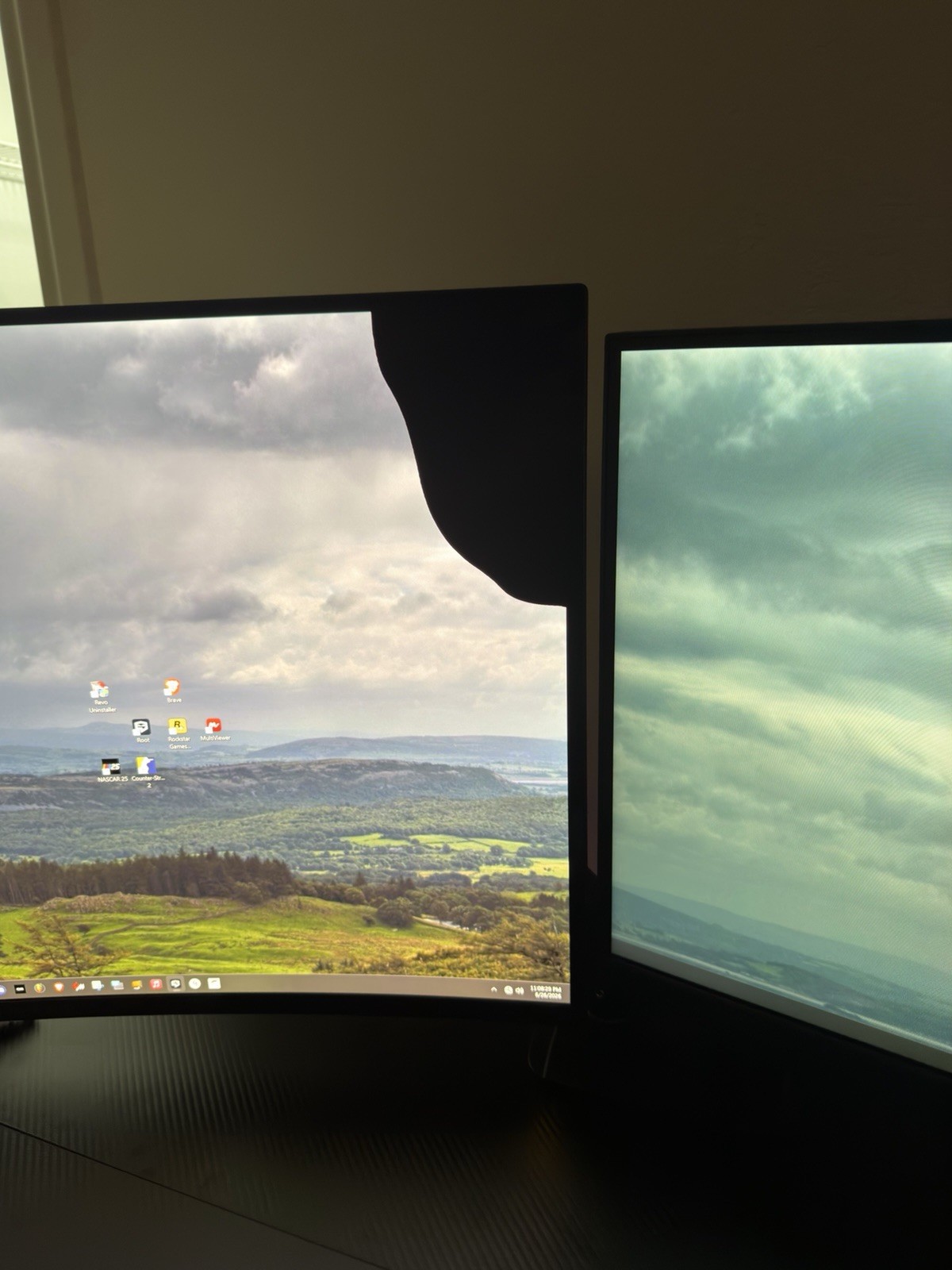Alienware AW3225QF 32” QD-OLED Curved Monitor- Cracked Screen - Parts/Repair