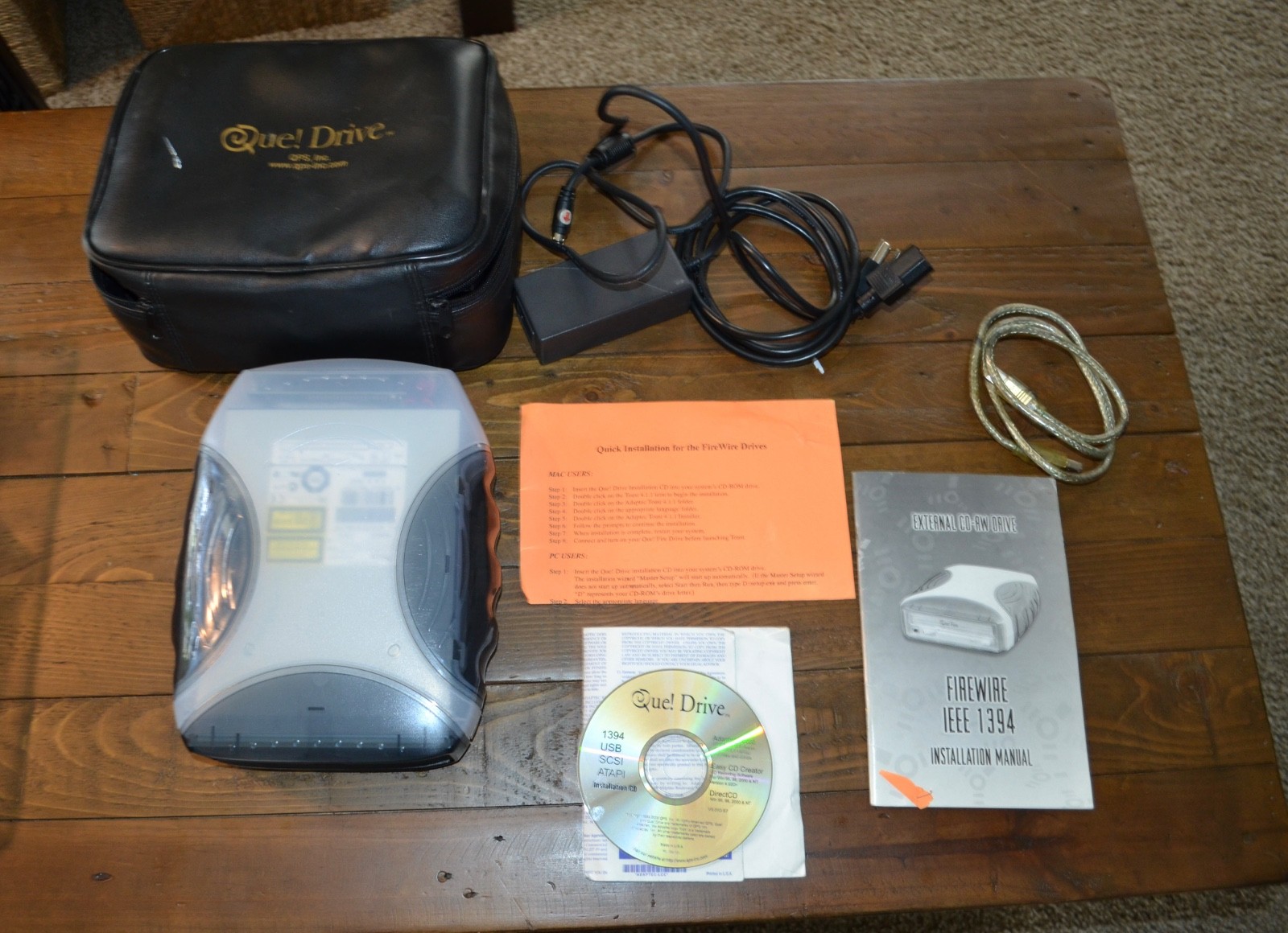Que Drive QPS-525 Firewire External CD-RW with Case and Power