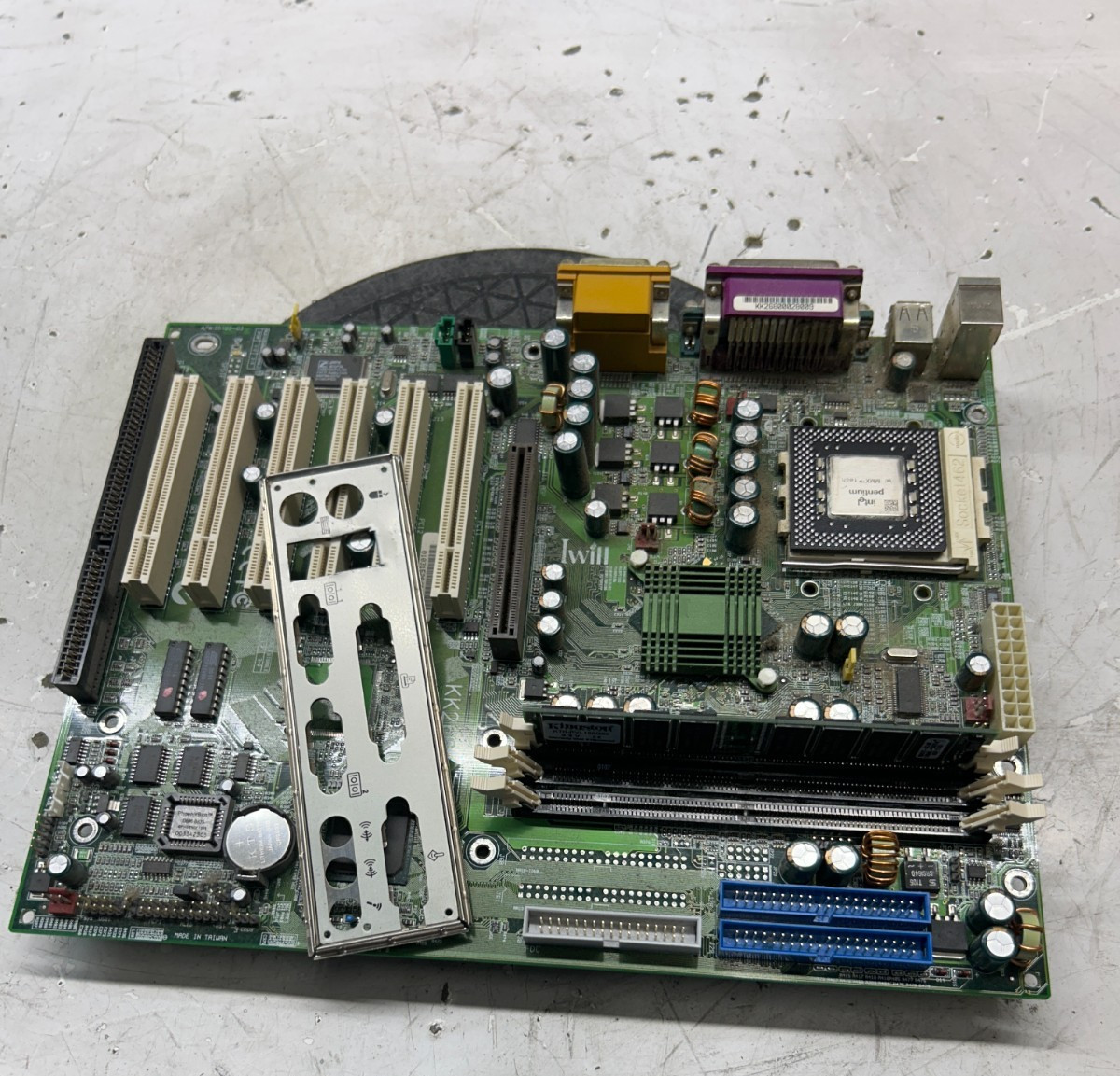 Iwill KK266 Motherboard Bundle W/ Intel Pentium MMX 256MB