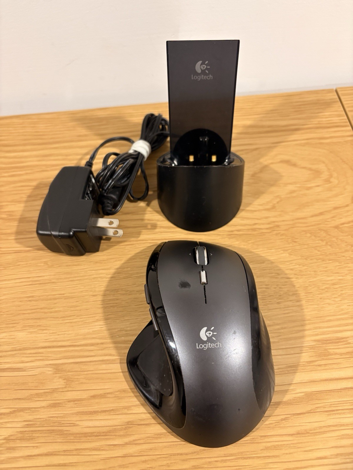 Logitech MX Revolution MX 5500 Mouse M-RCL124 w/ Charging Dock. NO USB
