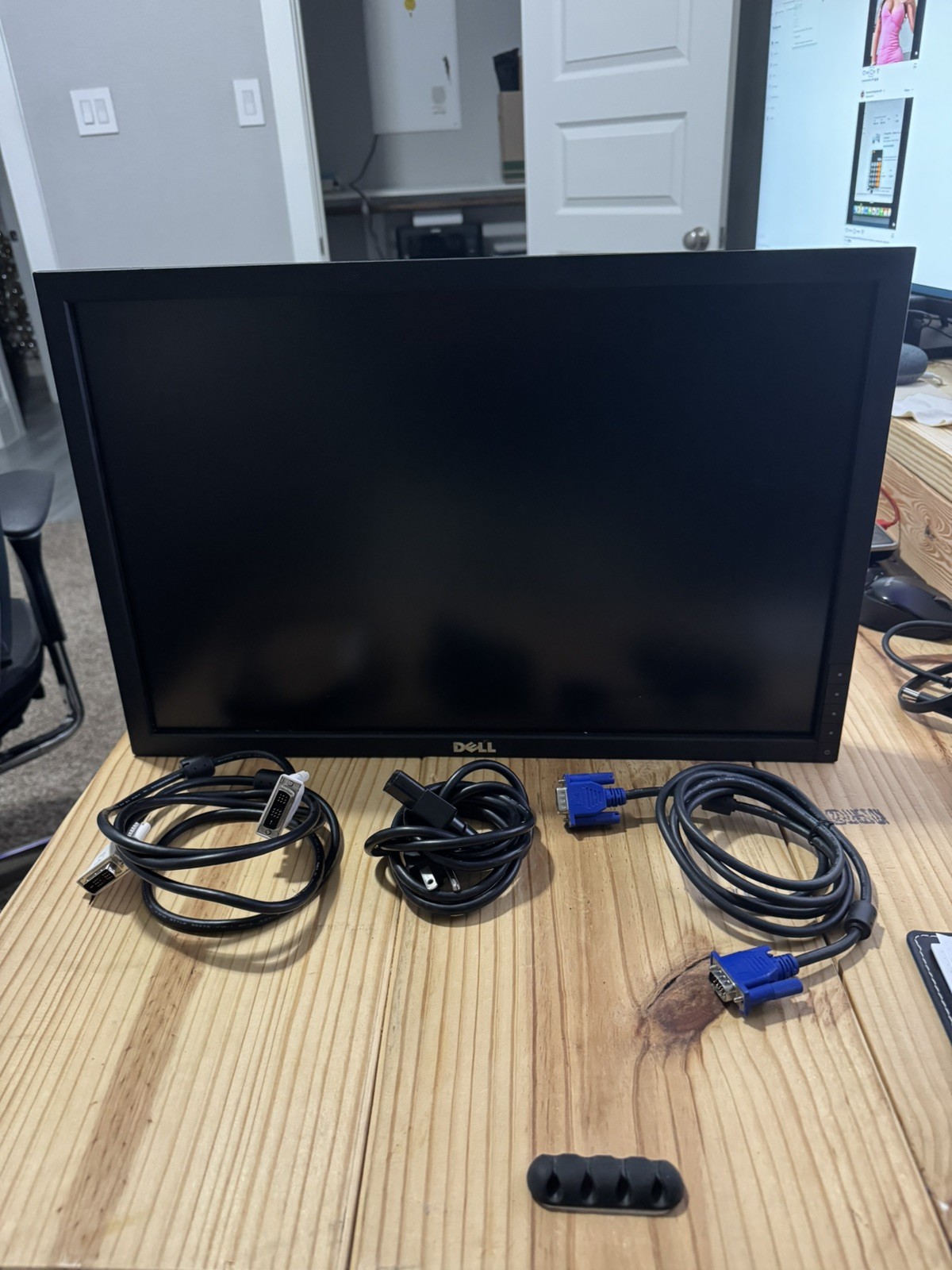 Dell Computer Monitor 22" (LED HD DVI/VGA/Display Port/USB) 2210T (NO STAND)