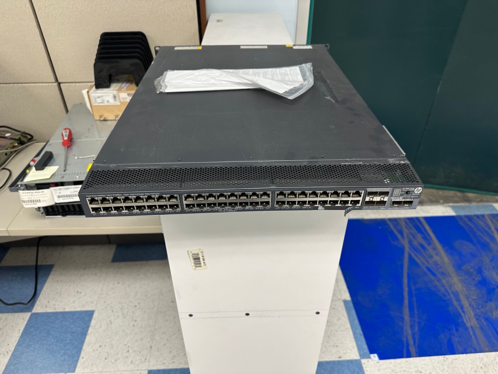 JG225B HPE FLEXFABRIC 5800AF 48G SWITCH WITH COSMETIC ISSUE