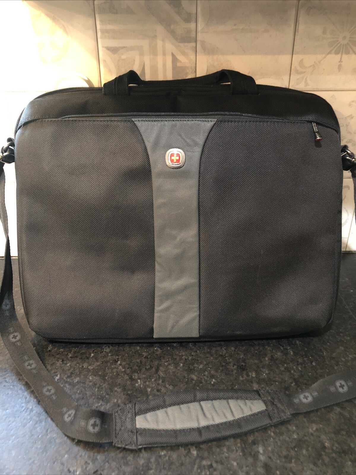 Wenger Legacy 17" Laptop bag briefcase Sleeve (WA-7444-14)
