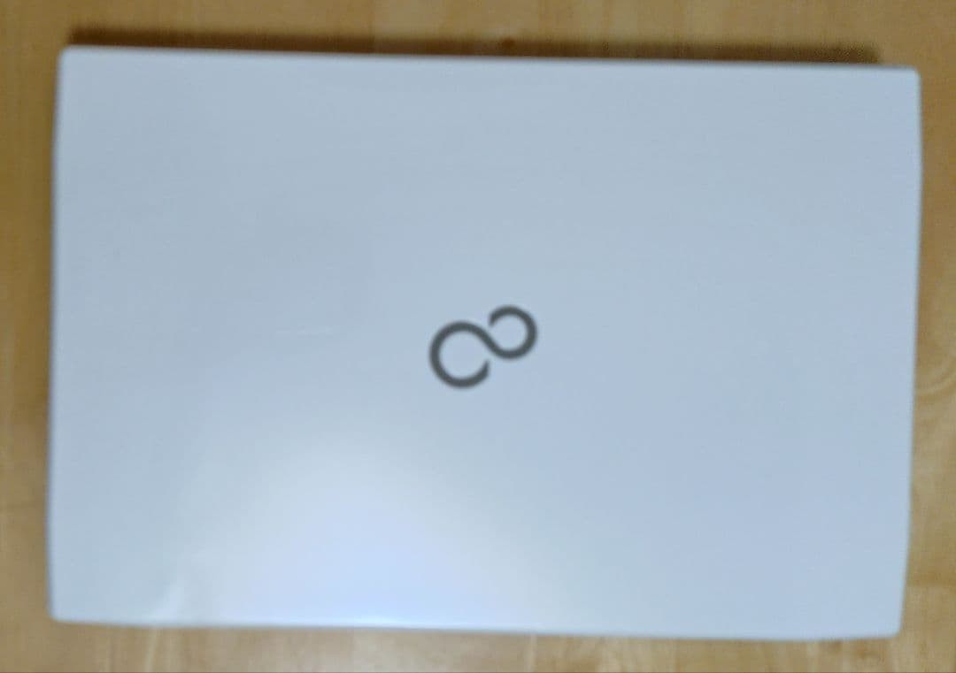 Fujitsu LIFEBOOK AH42/R Urban White Laptop Windows 8.1 4GB RAM 699GB HDD
