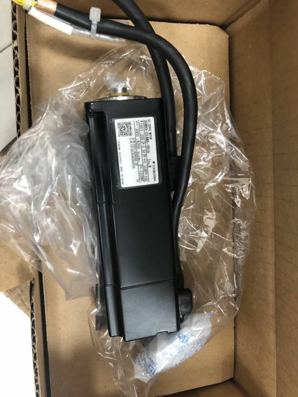 1PC NEW YASKAWA SERVO MOTOR SGMAV-01ANA-YR1D Via DHL or FedEX
